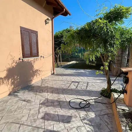 Holiday home Il Glicine Di Luna *